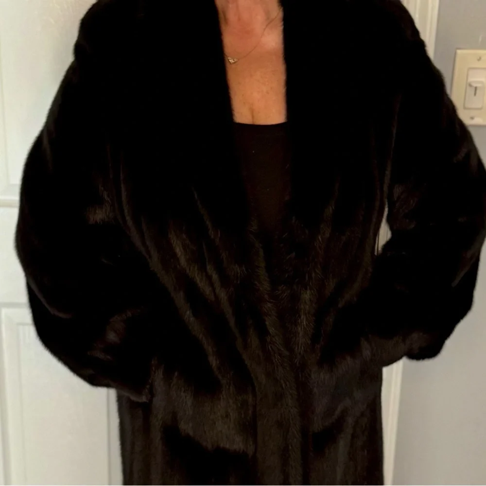 Full Length Mink Coat, “Like New” Only Worn a few Times from Macy’s Fur Vault - Picture 1 of 14